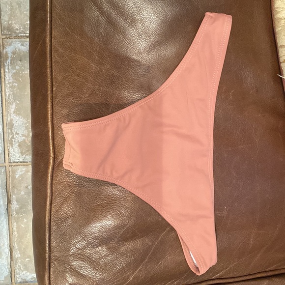 Bathing suit bottoms - Picture 2 of 3